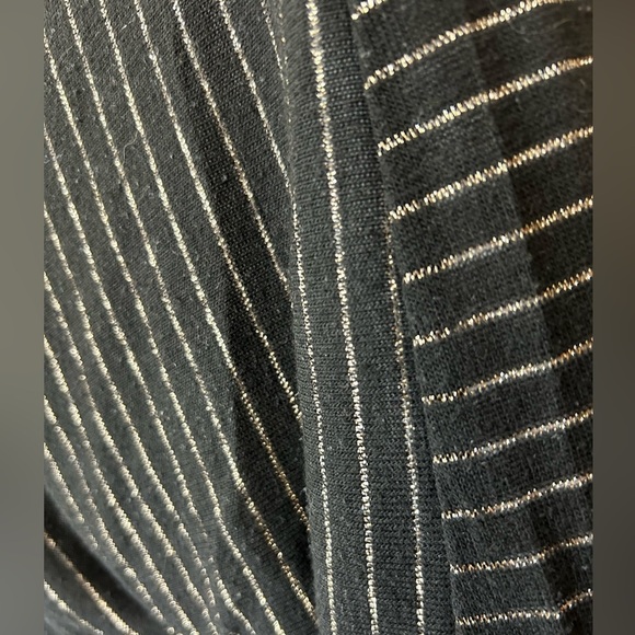 JENNIFER LOPEZ Black & Gold Sweater   Sz Small   Preloved Good Condition - Picture 4 of 6